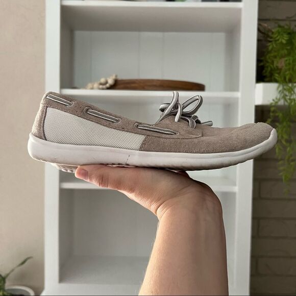 Clarks Tan White Round Toe Slip On Leather Driving Moccasins - Picture 2 of 9